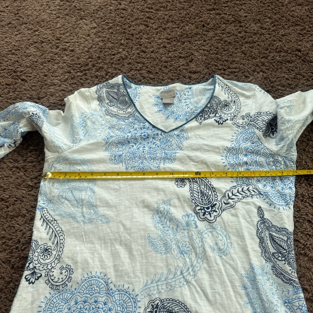 Chicos Blue White Paisley Toile V Neck Top Tunic Size 0 S Small - Picture 5 of 6